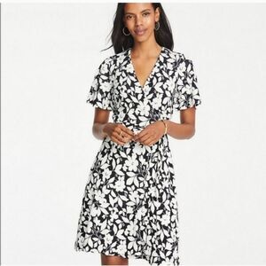 Ann Taylor Flutter Sleeve Floral Wrap Dress Size 2